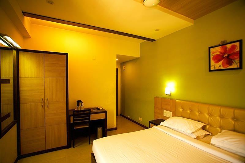 Hotel Malabar Regency มังคาลอร์ ภายนอก รูปภาพ