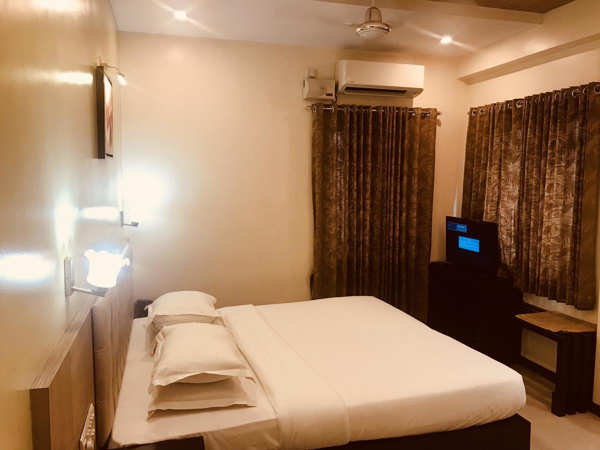 Hotel Malabar Regency มังคาลอร์ ภายนอก รูปภาพ